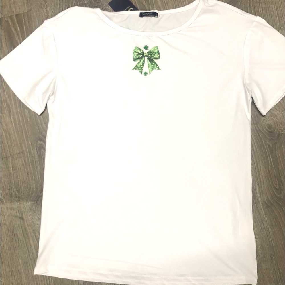 White T-Shirt with Green Bow Design and clovers - Picture 4 of 4